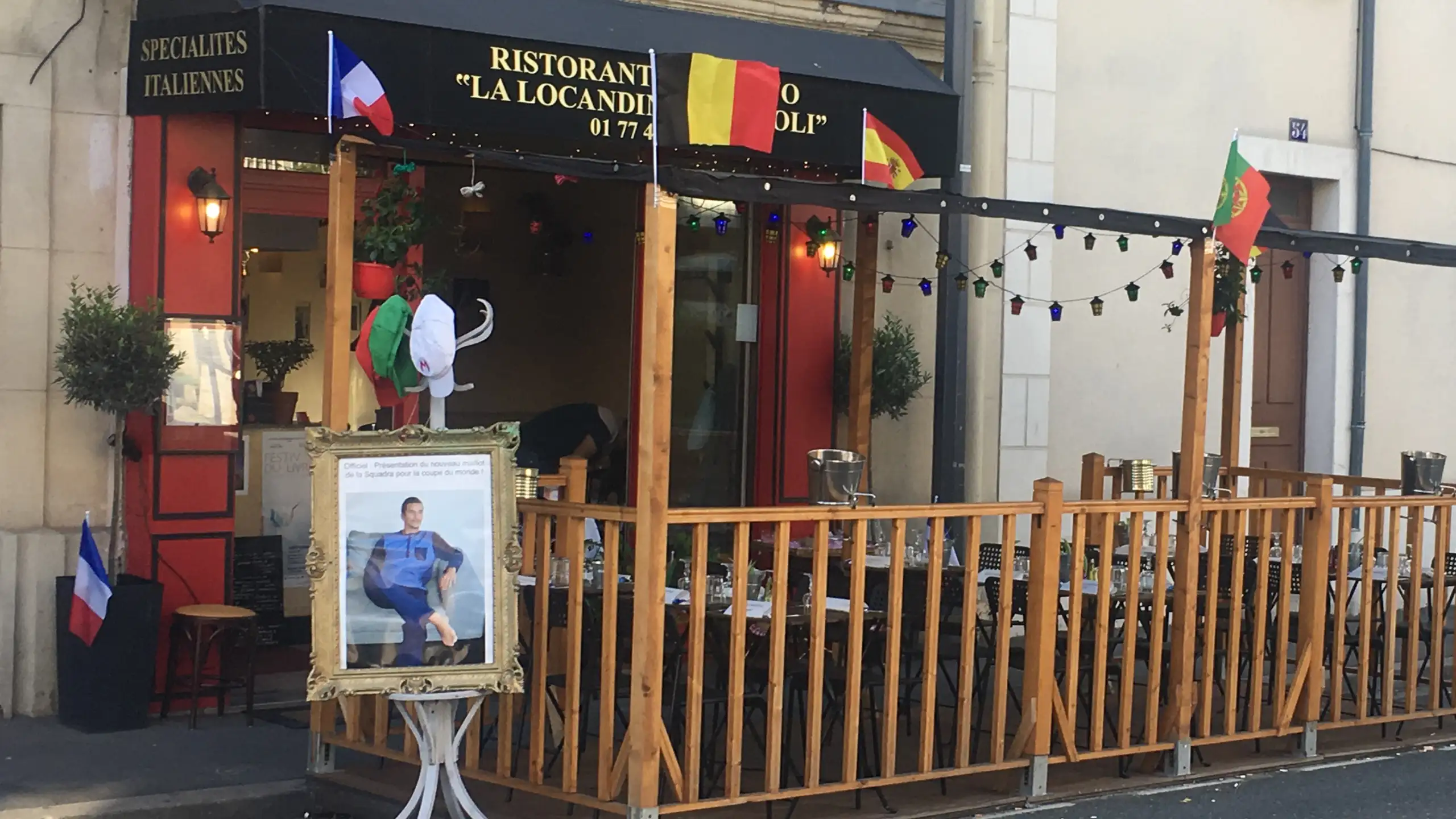 La Locandina di Napoli à Issy-les-Moulineaux