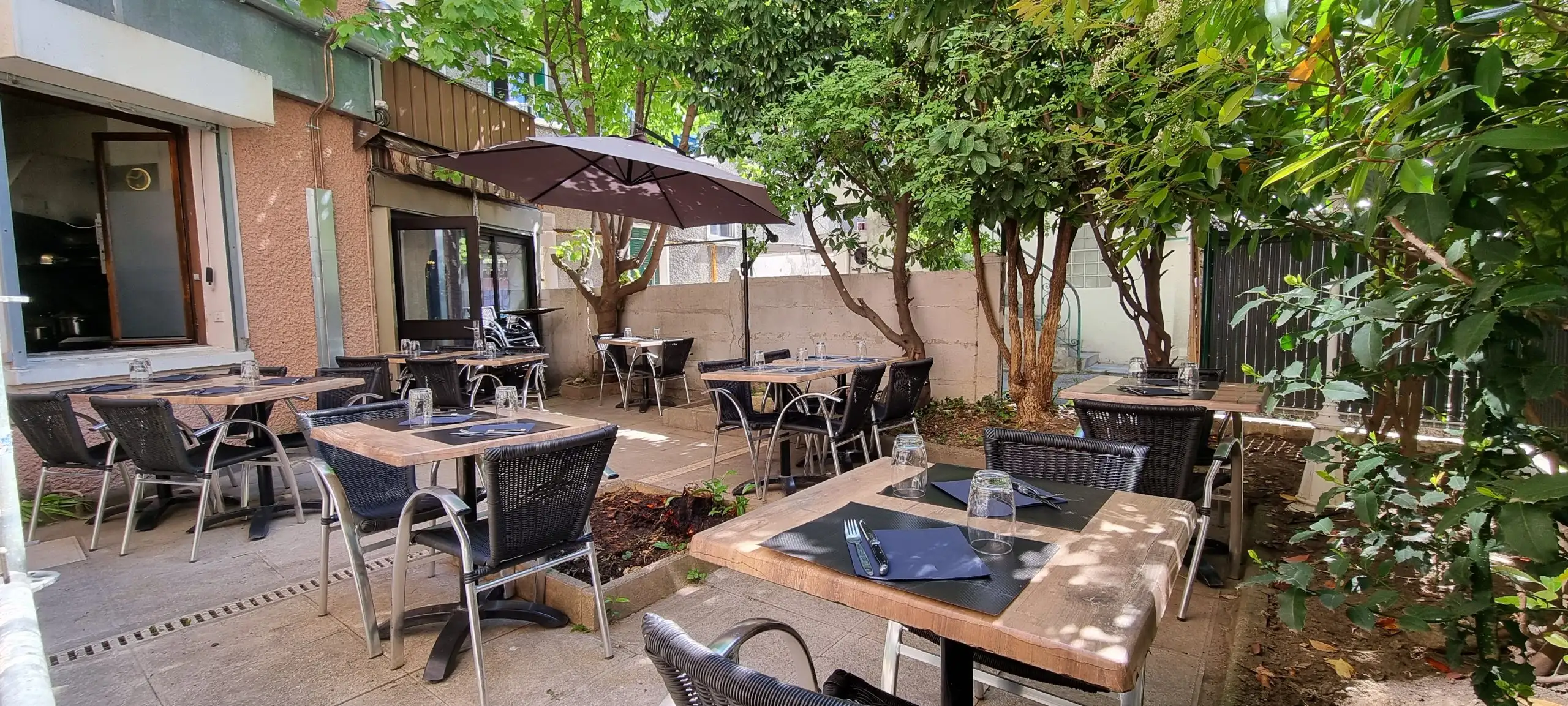 La table de Giuseppe à Annemasse