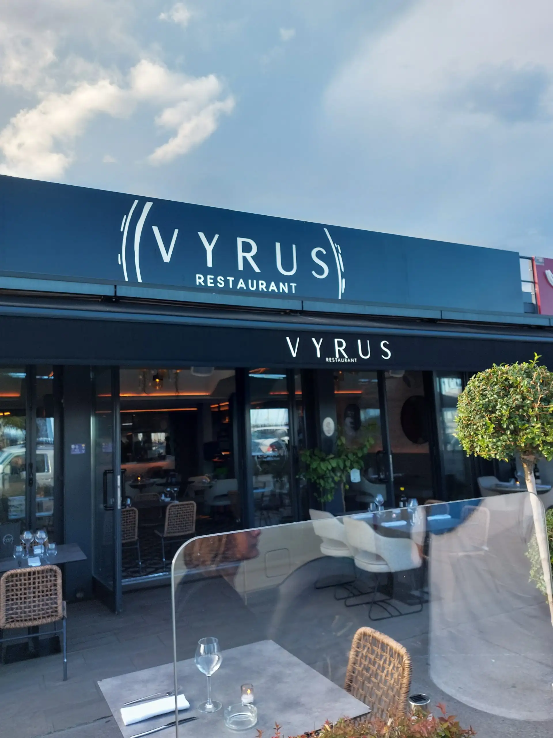 vyrus à Saint-Laurent-du-Var