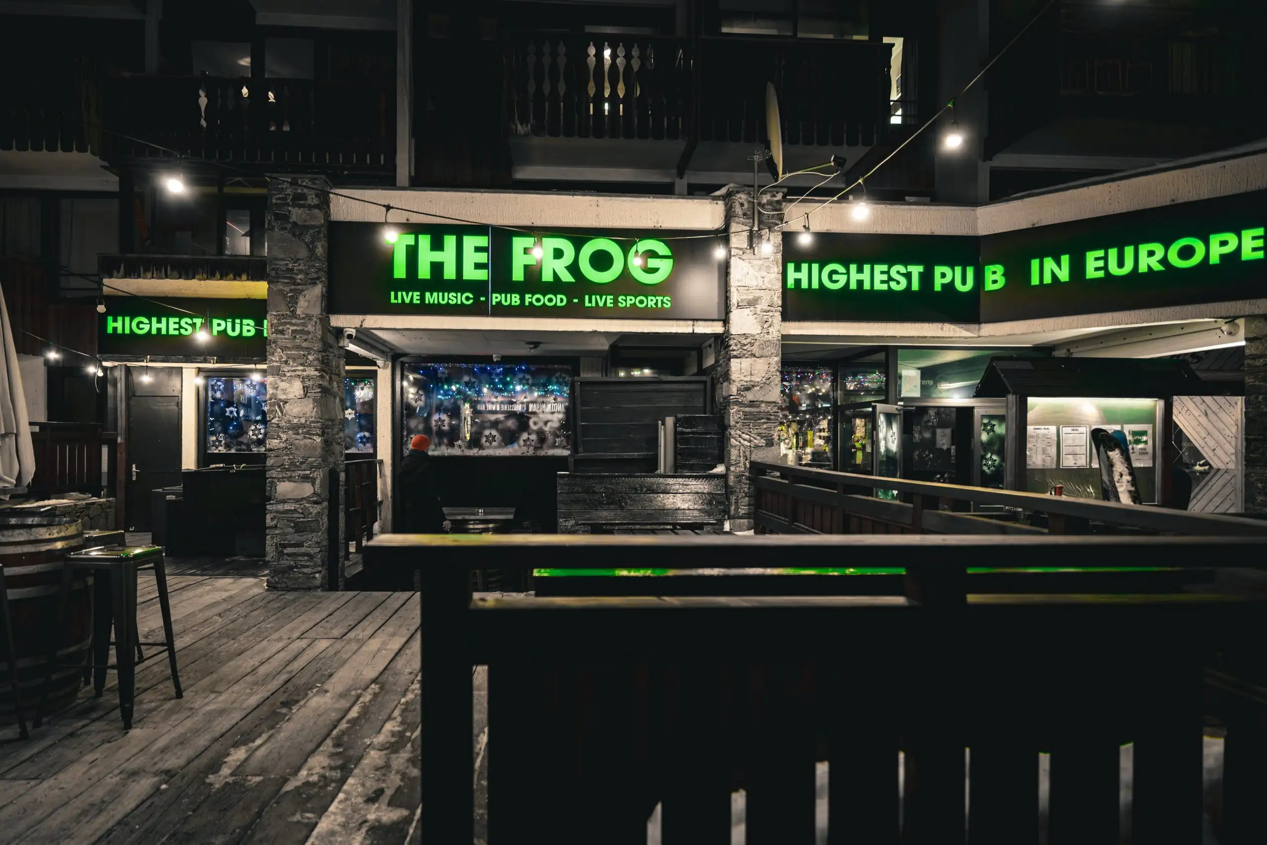 The Frog - Europe's Highest Pub. à Les Belleville