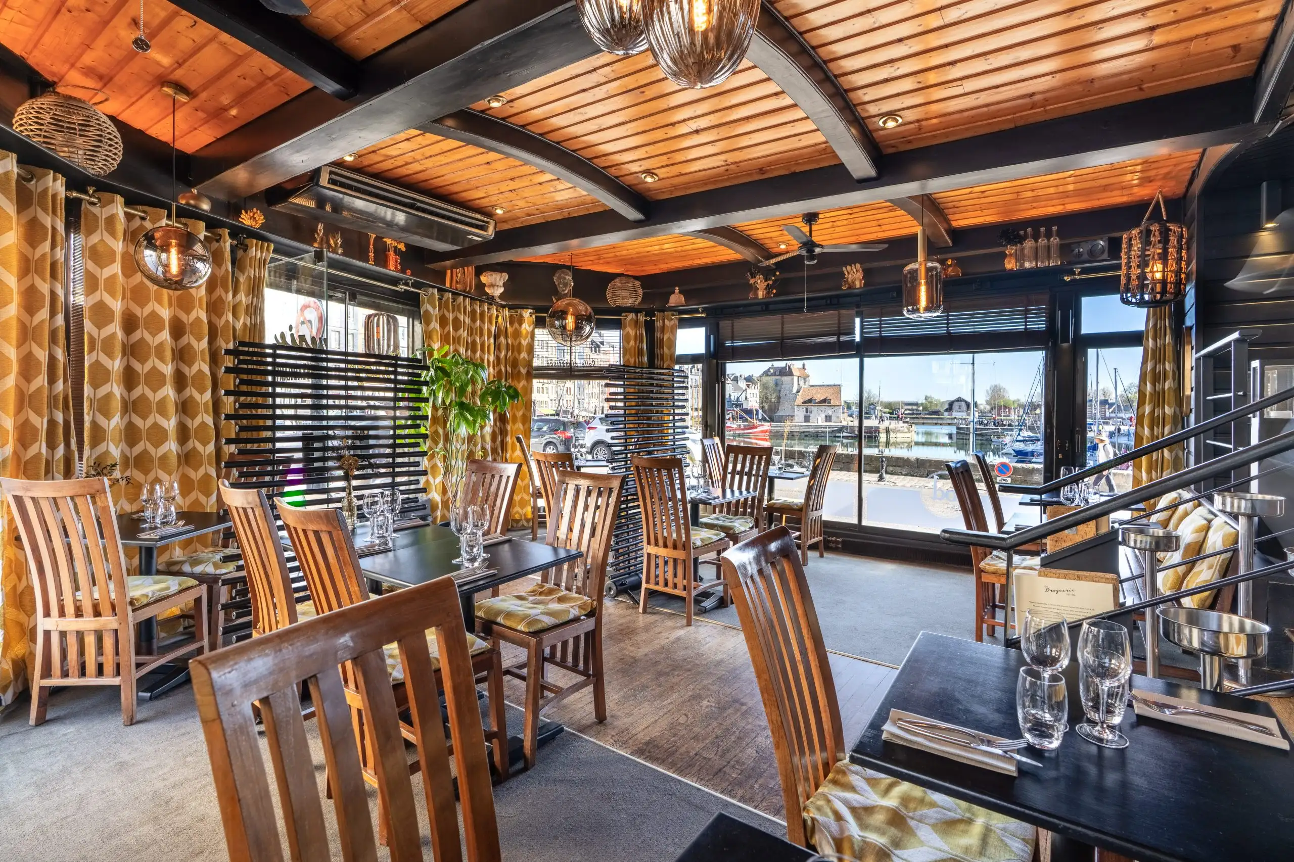 La droguerie 1904/L’ecailleur à Honfleur