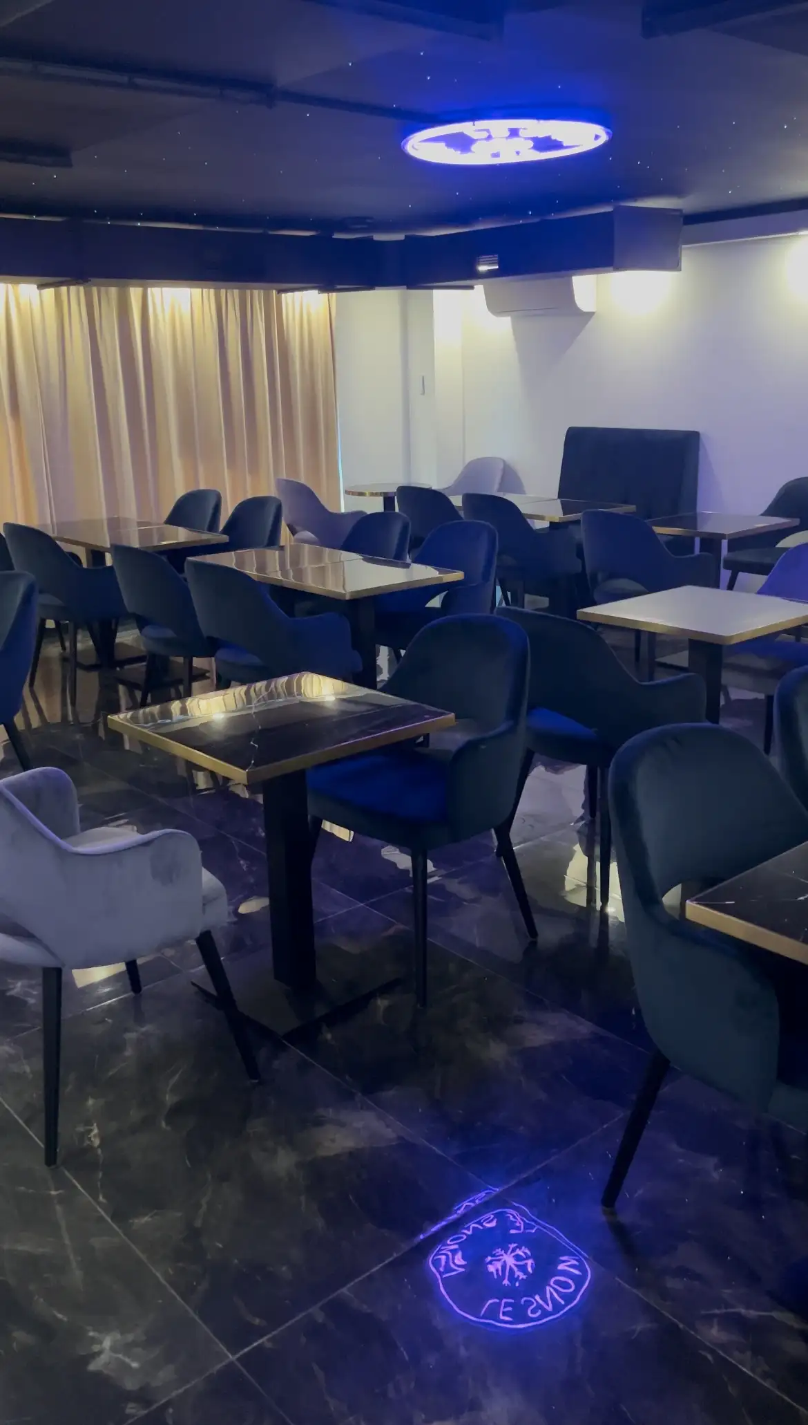 SNOW RESTAURANT LOUNGE à Bobigny