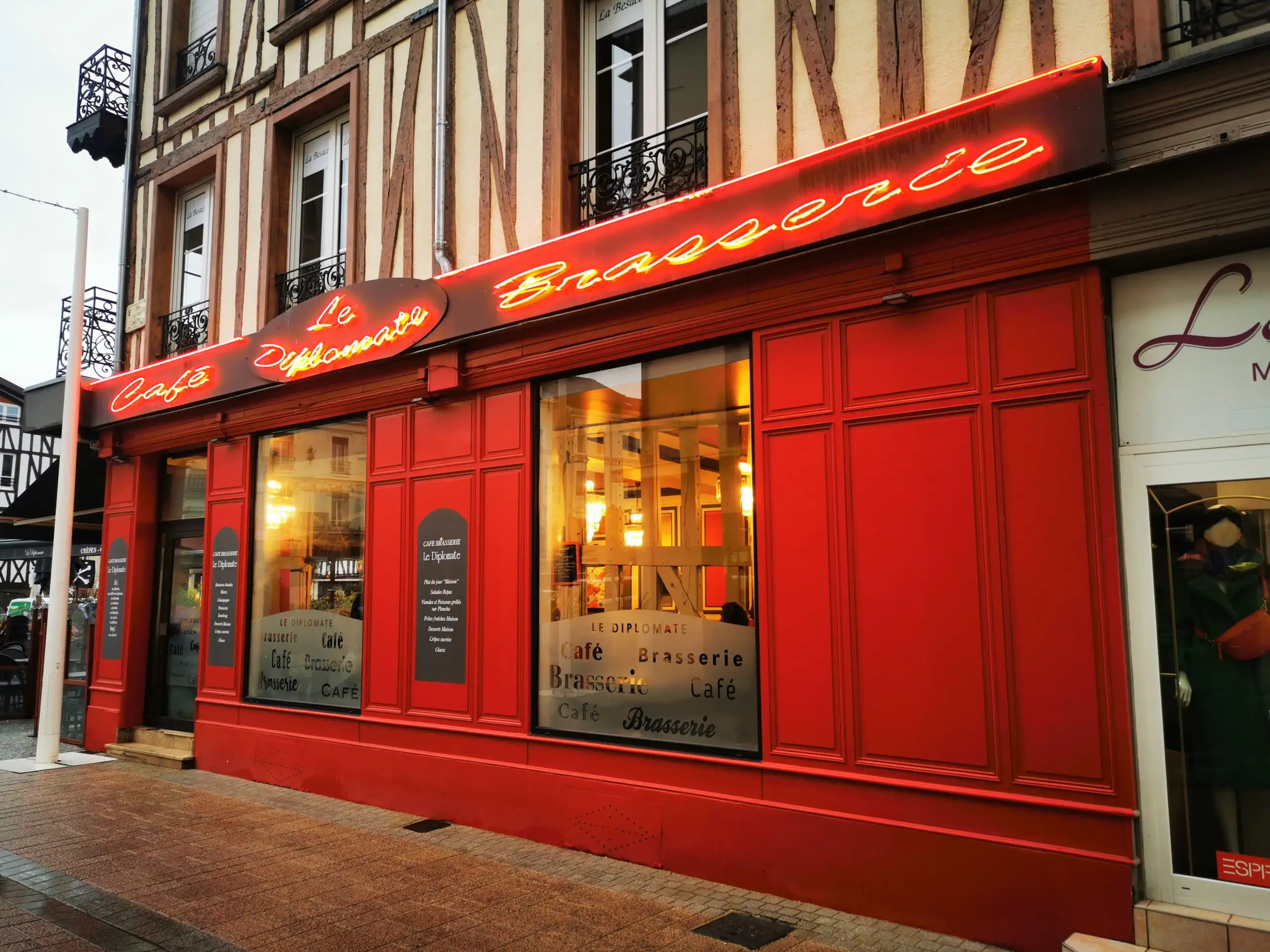 Le Diplomate à Châlons-en-Champagne