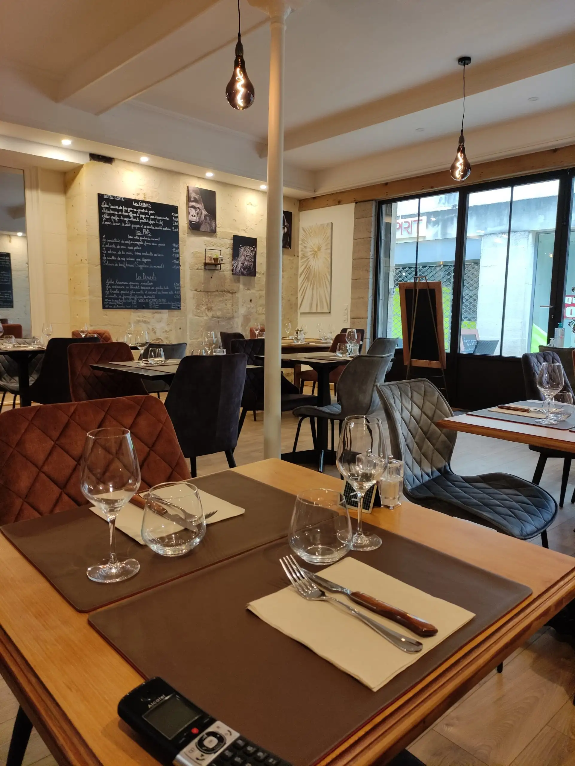 Restaurant la cave passe a table à Saintes