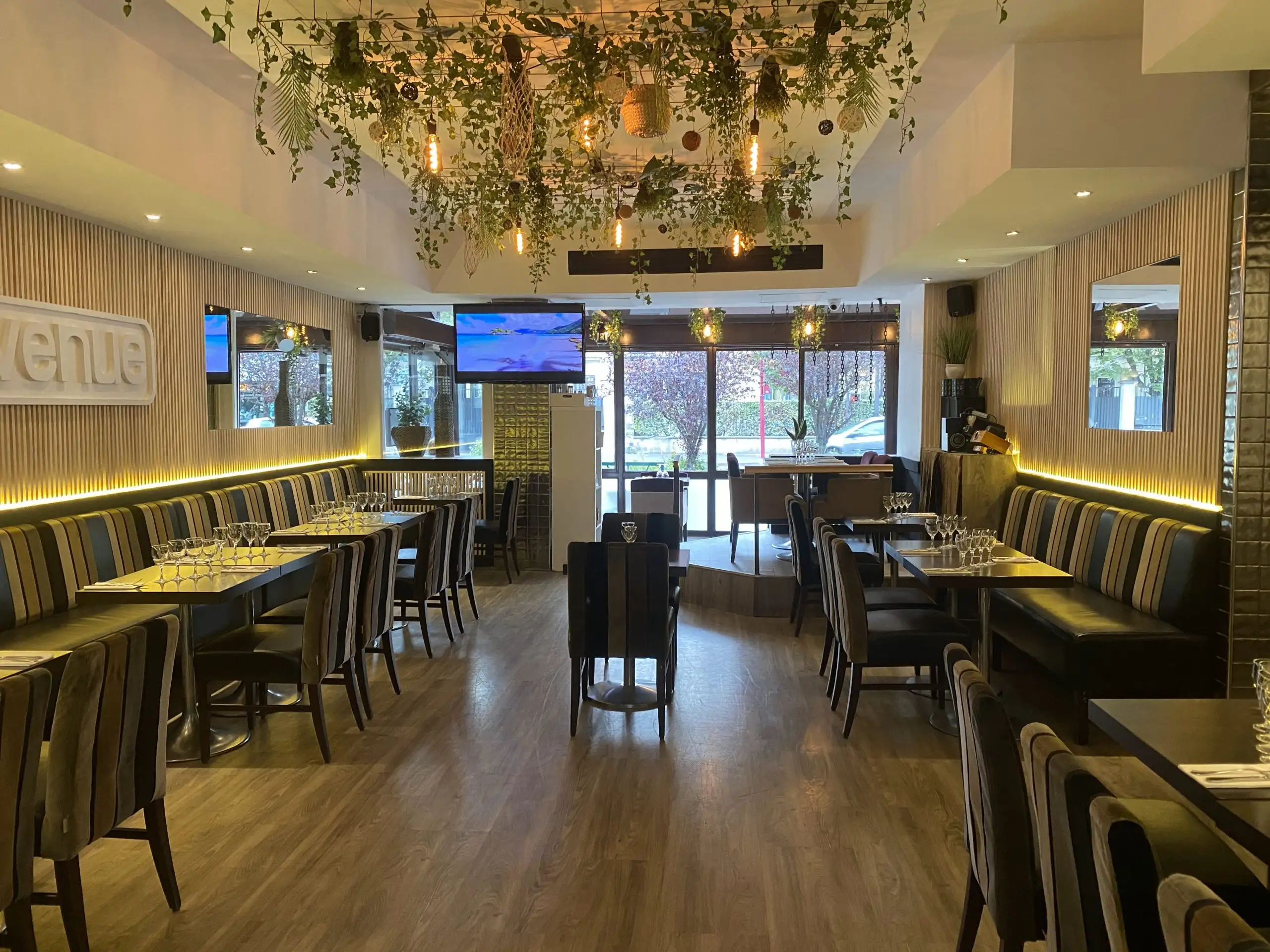 L'Avenue à Rueil-Malmaison