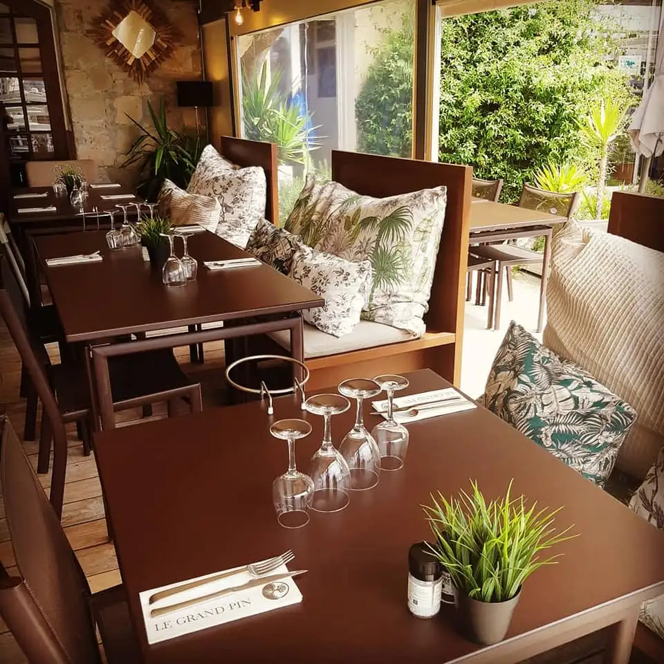 LE GRAND PIN à Grimaud