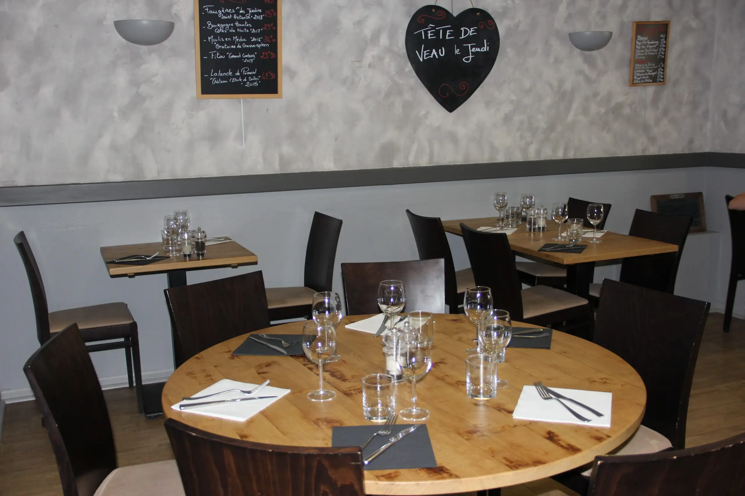 LES PIEDS SOUS LA TABLE à Saint-Herblain