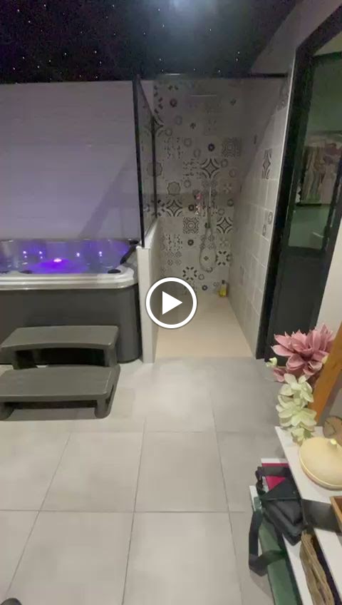 Photos de Au cœur du spa une loveroom romantique proche de Toulouse n°3